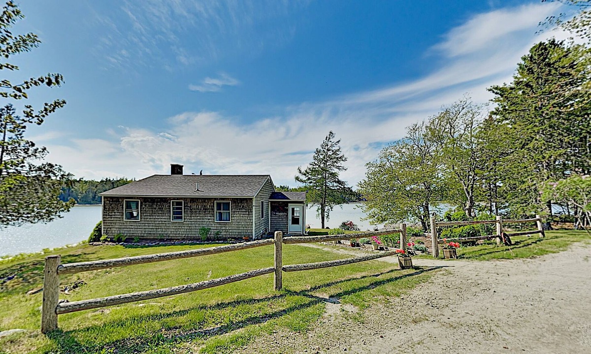 Mount Desert Cottage | Nest On Mount Desert Isle w Beach - 8 Mi to Acadia