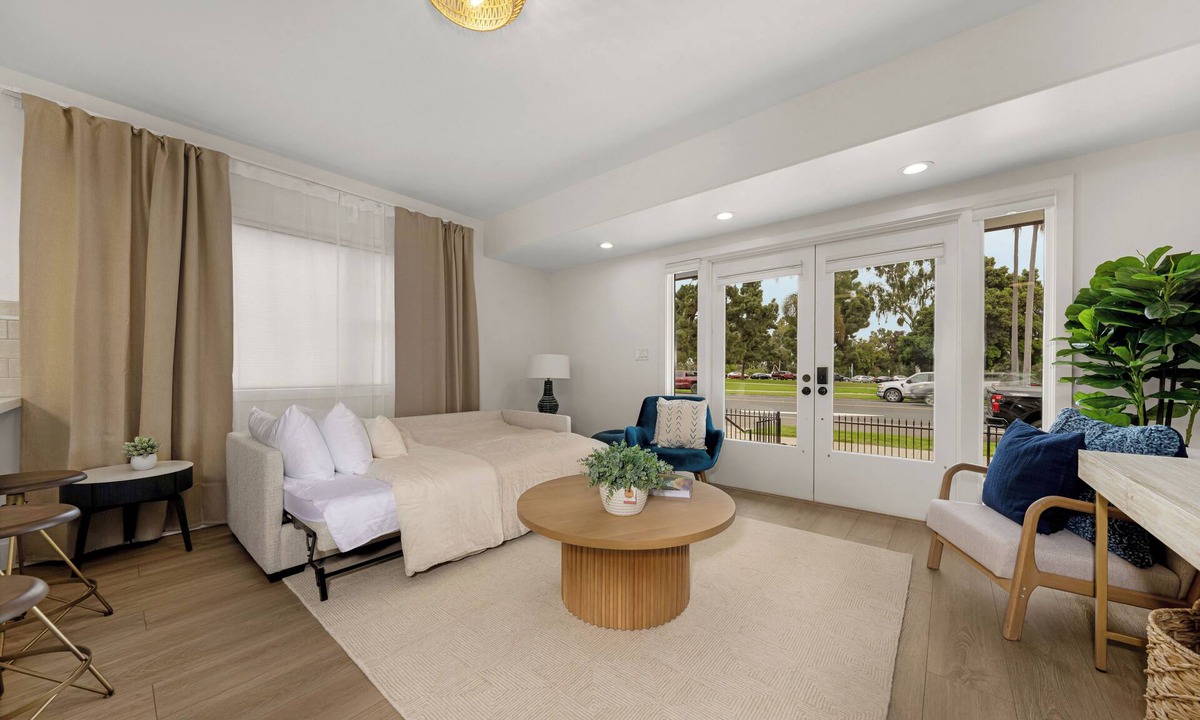 Park West Condo | New 2 En Suite Bedrooms, Balboa Park, Lux, 85" TV, Parking!