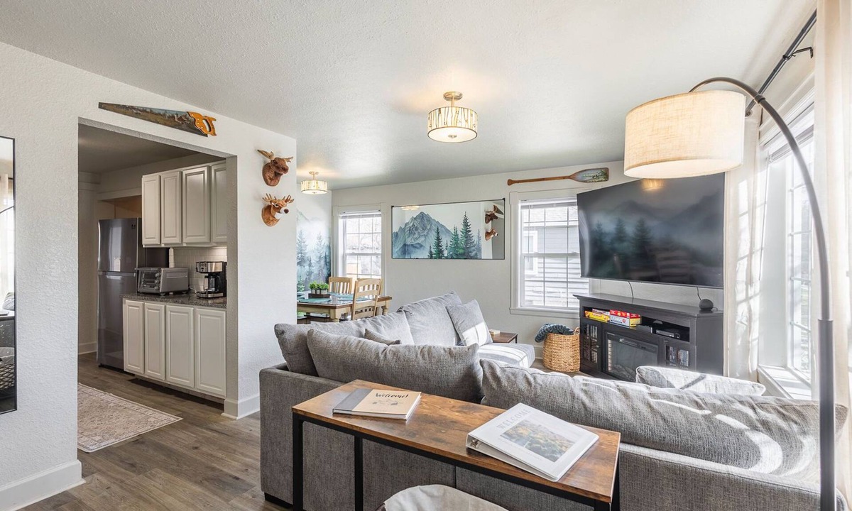 Depot Bench House | NEW!! Boise Base Camp: 4bd, Arcade, Gym, Dog-Friendly, Near BSU & Downtown