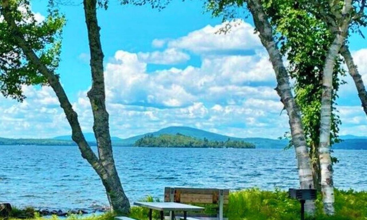 Rangeley Ski Chalet | New Built! 2025 Cozy 3-bedroom chalet with water access to Rangeley Lake