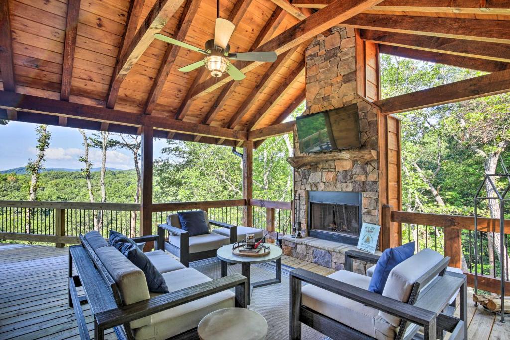 Foxfire Estates House | New Construction Multi-Level Cabin with Hot Tub