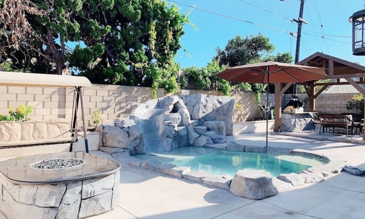 Westminster House | NEW HOUSE 4BE/2BA, cute POOL/SPA with slide NEAR BEACH, DISNEYLAND FOR 12!