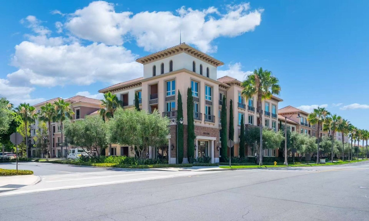 Lake Forest Apartment | New Luxury 1BR Stay in the Heart of Irvine