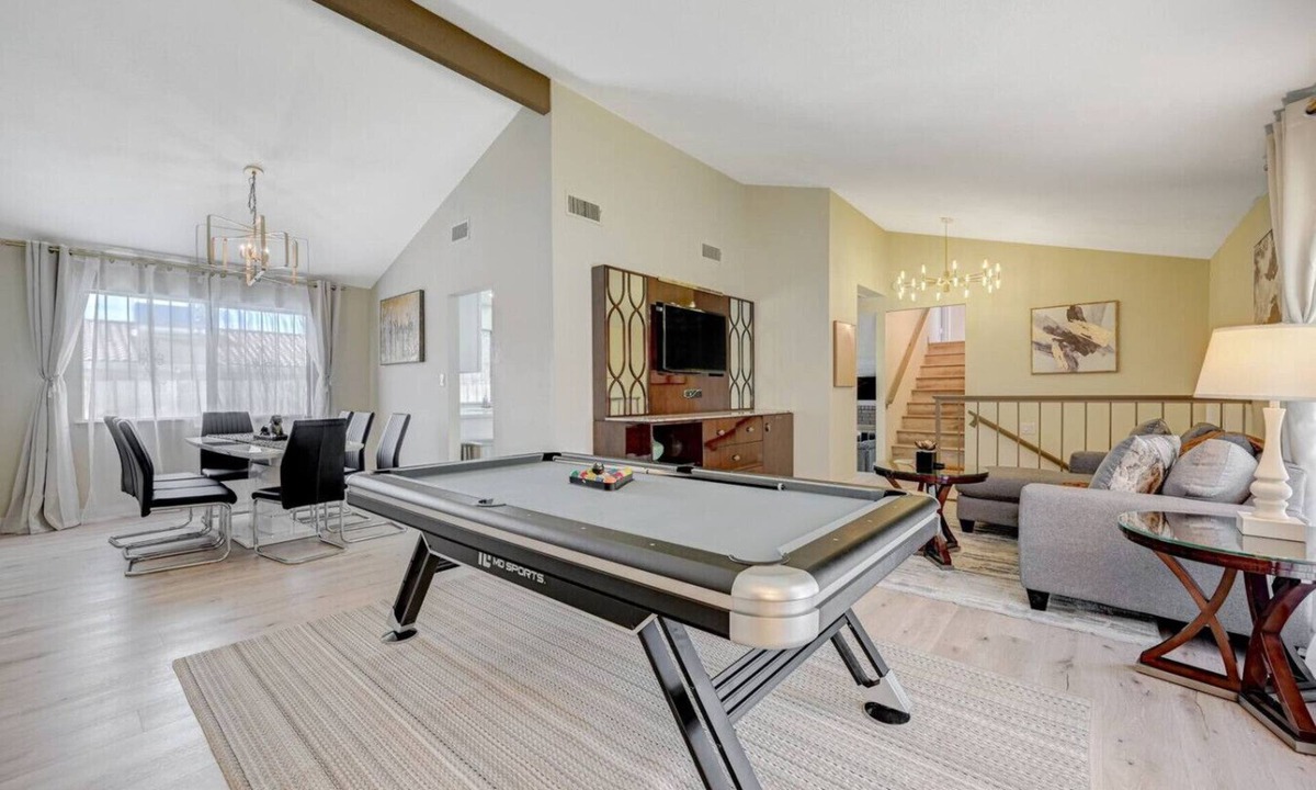 Las Vegas House | New! Pool house near Strip