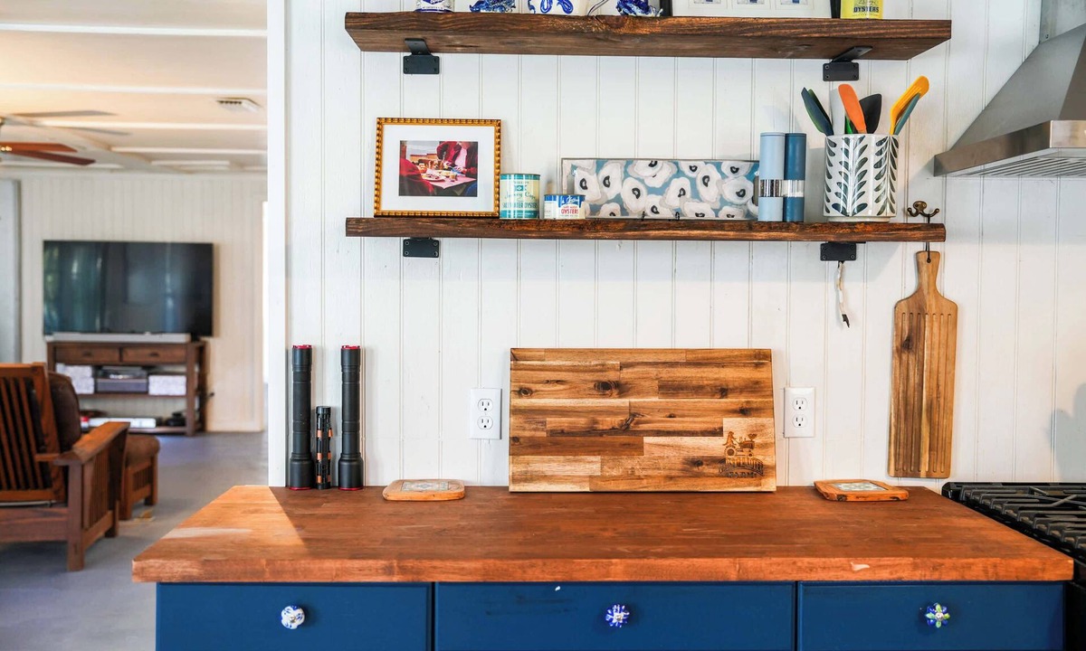 Apalachicola House | New River Waterfront Dock & Kayak Launch