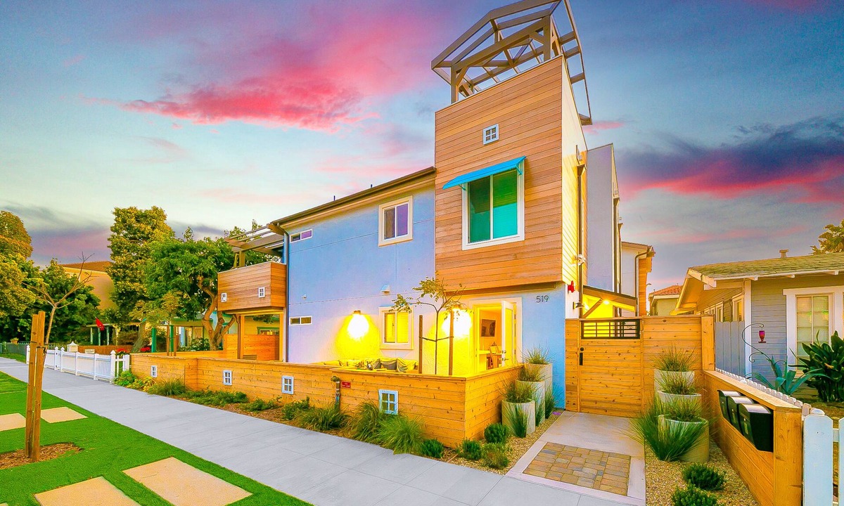 Townsite House | New Tremont Modern Beach