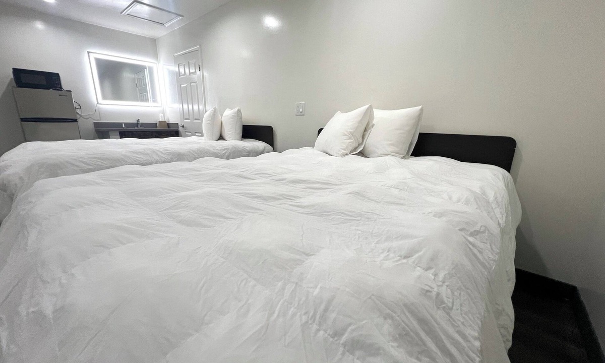 East Side Costa Mesa Hotel | Newport Bay Inn