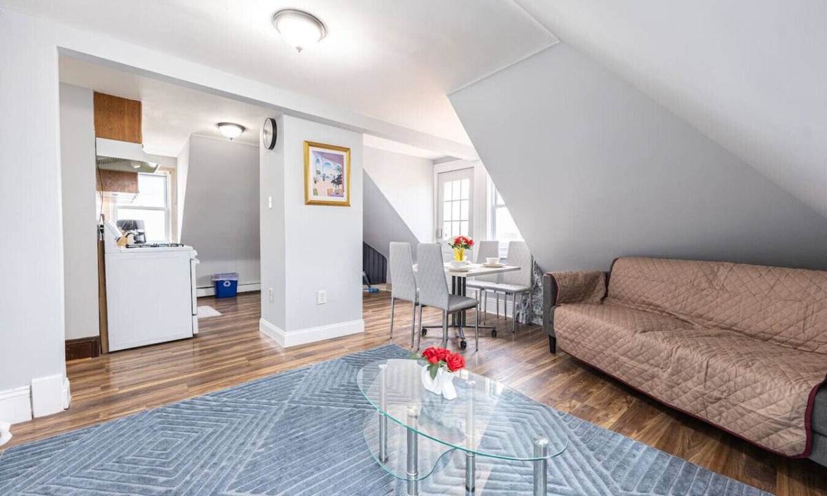 Roxbury Apartment | Nightingale`s Boston Retreat