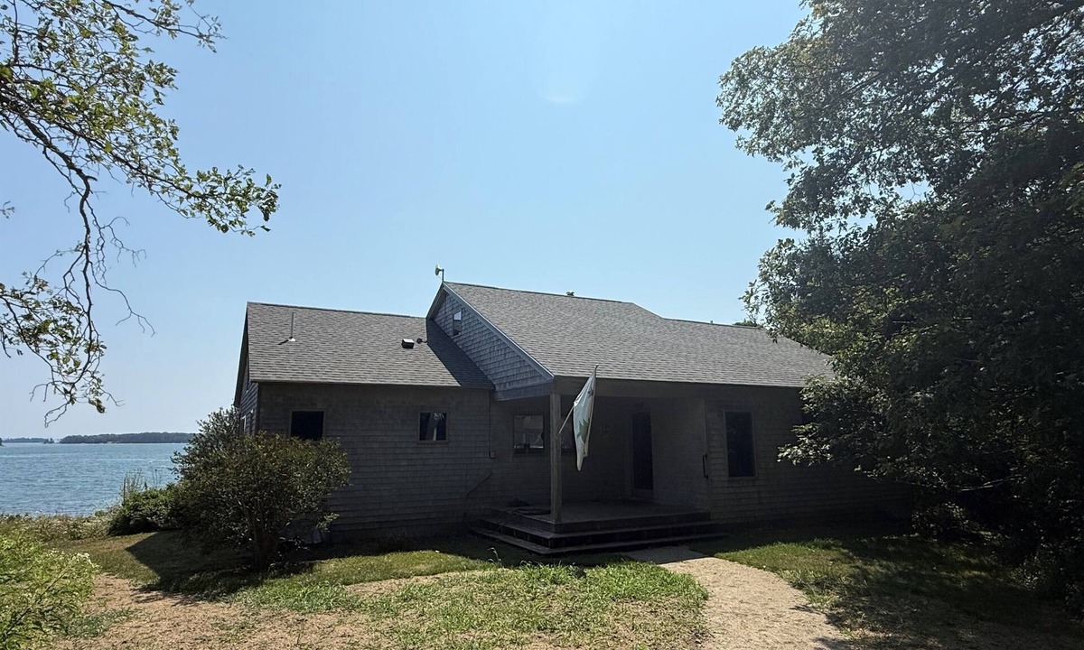 Deer Isle House | Oak Point Cottage- Bold, Southern Facing Ocean Frontage