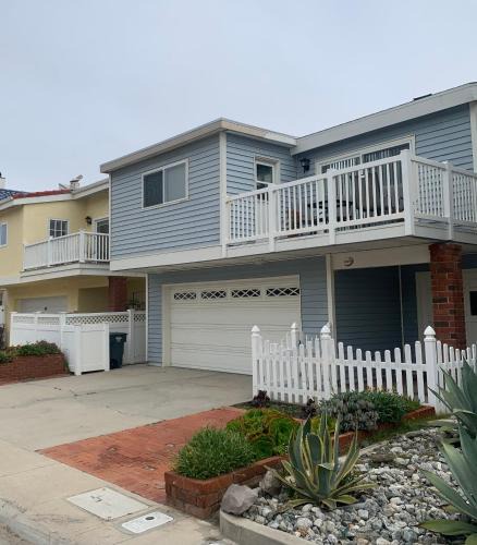 Hollywood House | Ocean Blue