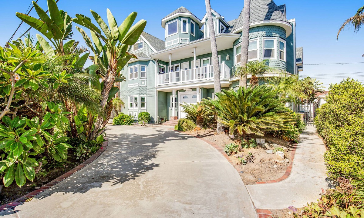 Carlsbad House | Ocean Front+ Theater Room +Hot Tub + Game Room