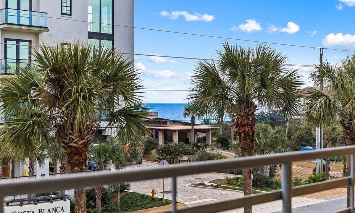 Gulf Place Condo | 🌊 Ocean Views | Private Beach Access | Pool | Hot Tub | Located in Gulf Place 🛍️