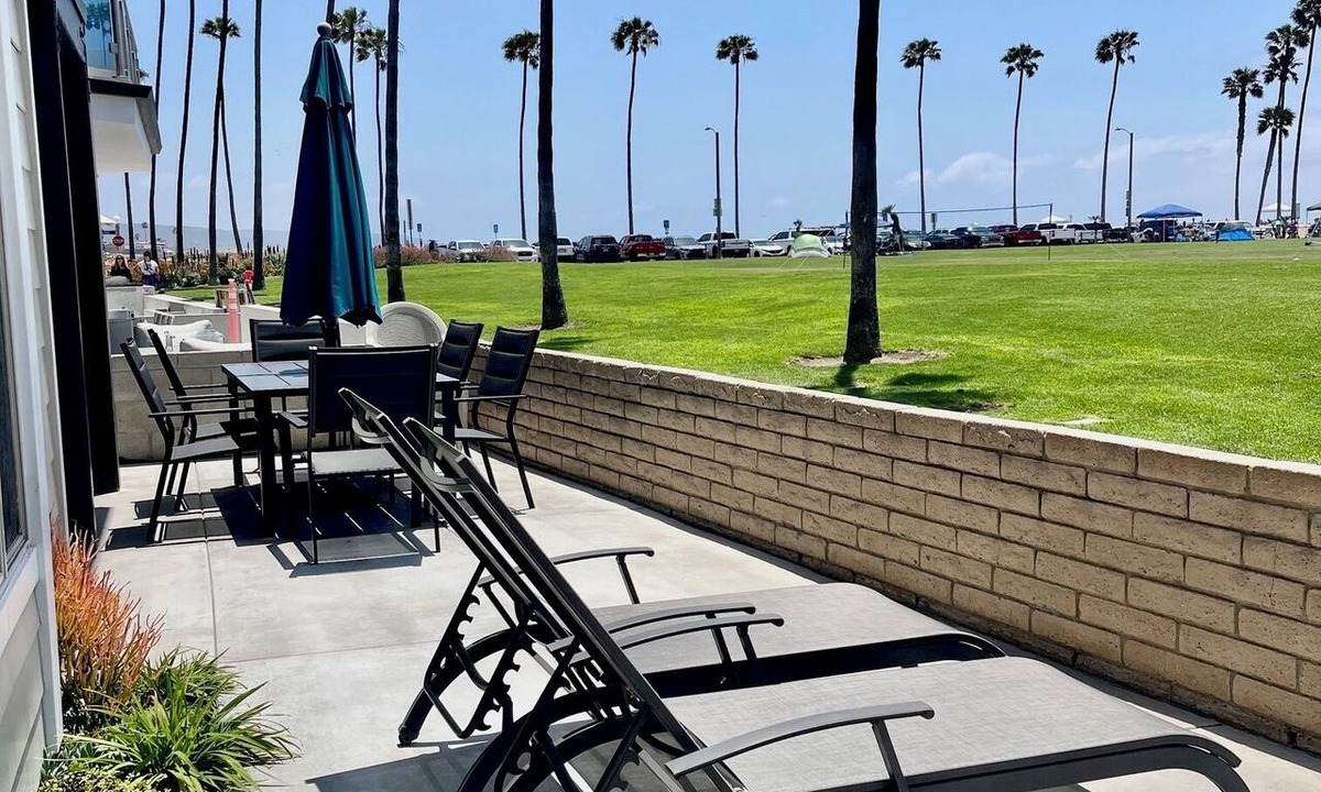 Balboa Peninsula Apartment | Oceanfront/Beachfront/Boardwalk/Newport Beach, Extra Large Patio/Fast Internet