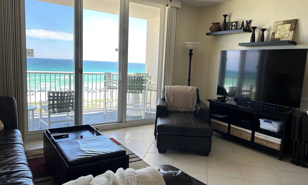 Navarre Beach Condo | Oceanfront Condo. Summerwind East Unit 402, Great Rates for August & September.