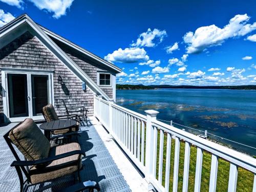 Hancock Point House | Oceanfront Jellison Beach House