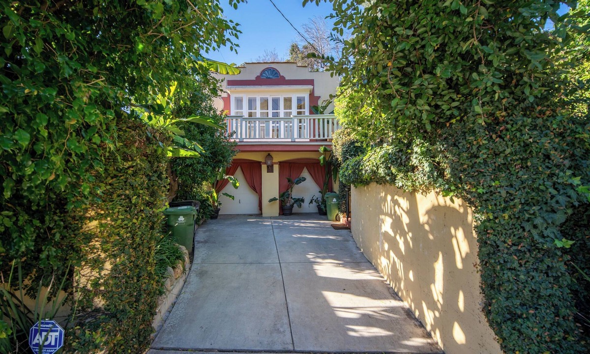 Beachwood Canyon House | Old Hollywood vibes in Beachwood Canyon