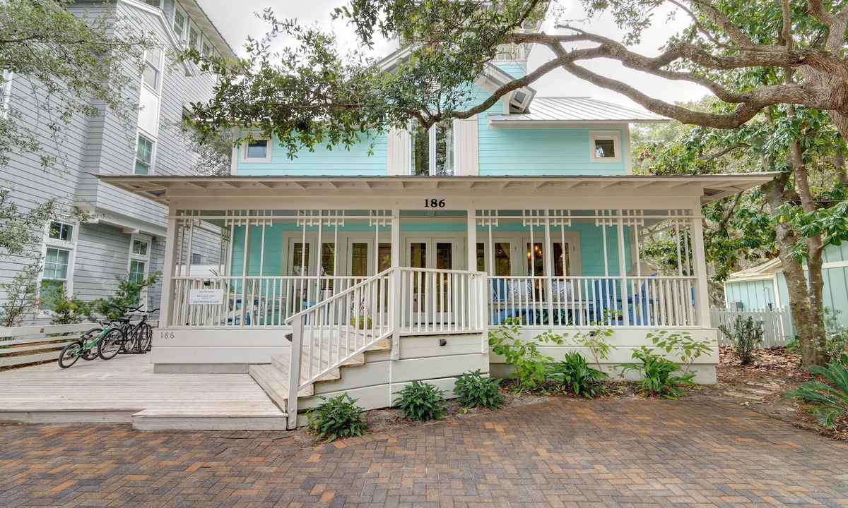 Seagrove Beach House | Old Seagrove "Lollypop House" | 4 BR | Sleeps 12 | Great Outdoor Space