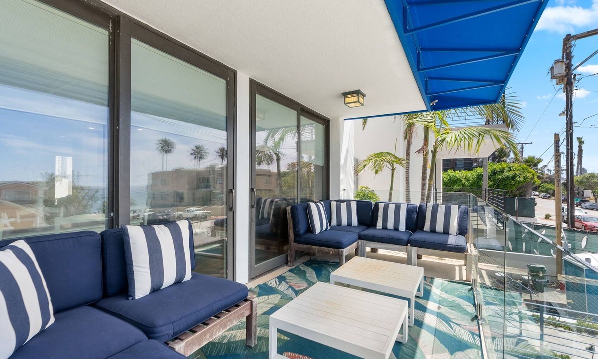 Beach Barber Tract Condo | Ooh la La Jolla! spa & ocean view!