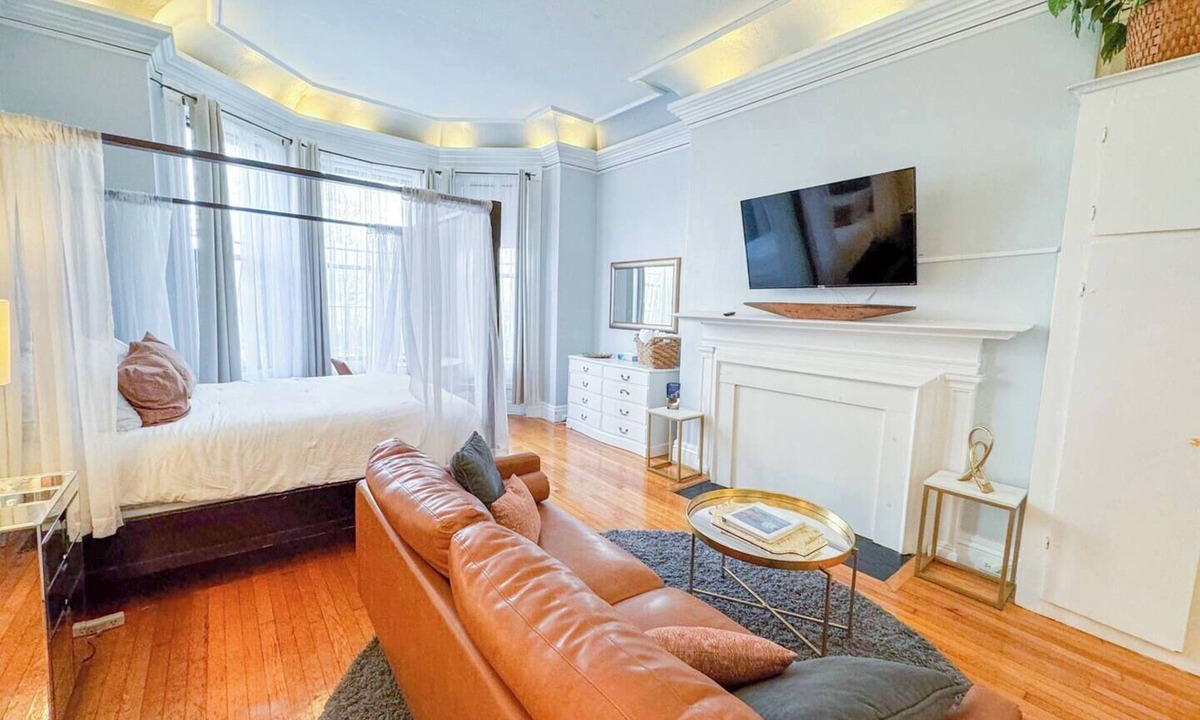 Back Bay Apartment | Oversized Studio in Back Bay