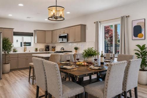 Wilshire House | Palm Breeze Escape