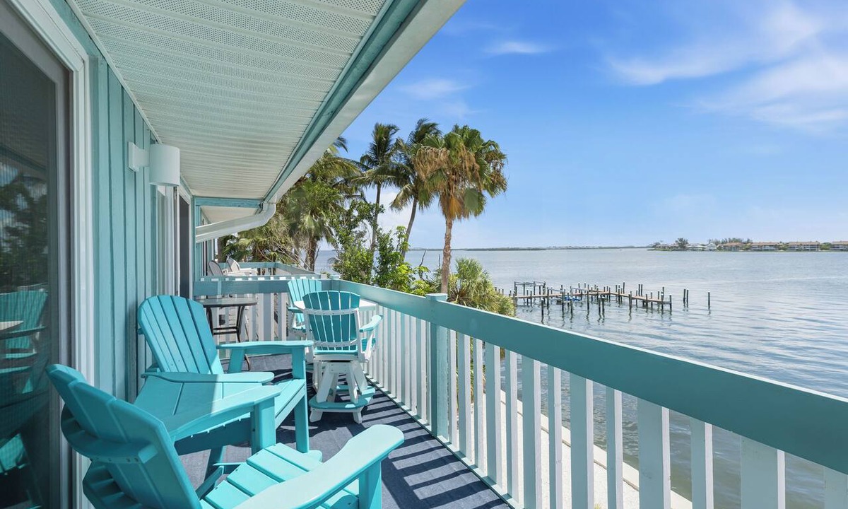 Bradenton Beach Condo | Panoramic bay views! 3-minute walk to beach!