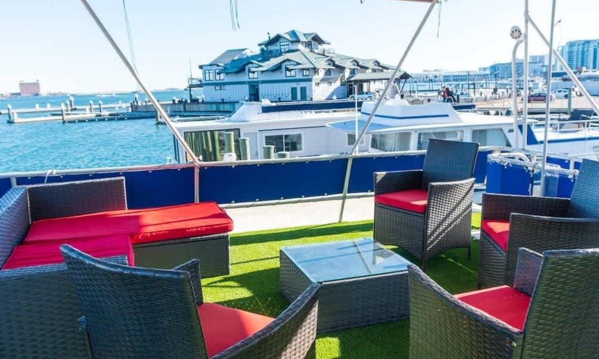 North End Boat Rental | Paradise Found: Luxury Roof Deck