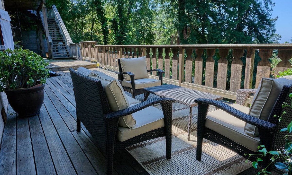 Berkeley Hills Apartment | Peaceful Berkeley Hills Studio - Bay View + Private Deck + Prime Location