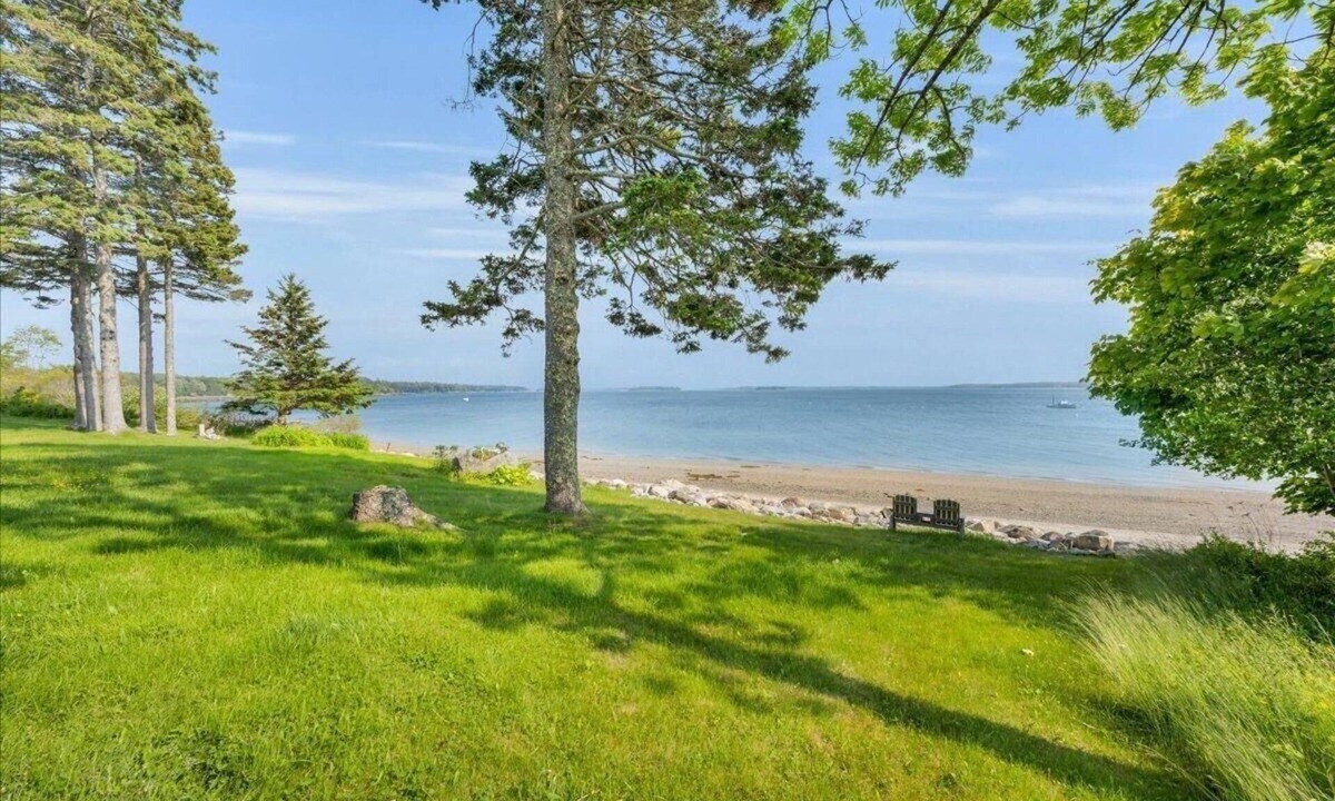 Brooklin Cottage | Peaceful Oceanfront 1-bedroom Cottage in Brooklin Stunning Sunsets