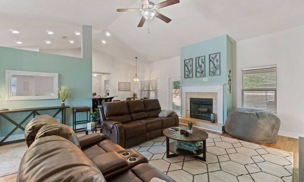 Pine Forest House | Pensacola Dog-Friendly Retreat: Backyard | Firepit