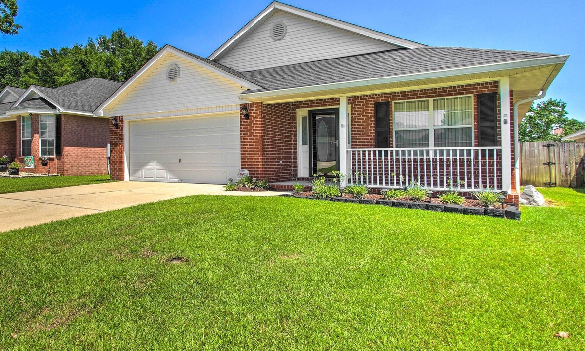 West Pensacola House | Pensacola Home ~ 2 Mi to Perdido Bay Beaches!