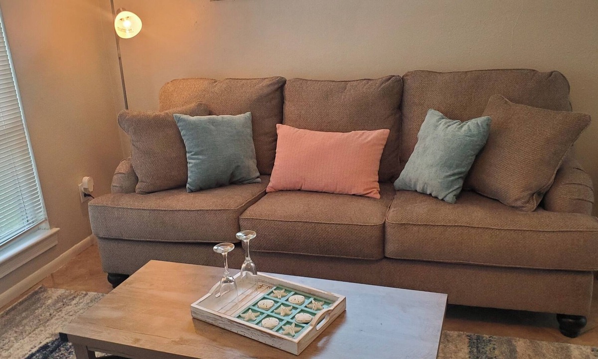 West Pensacola House | Pensacola House 3br/2ba Eaton Place. Ping Pong Table. Pet-Friendly fenced yard