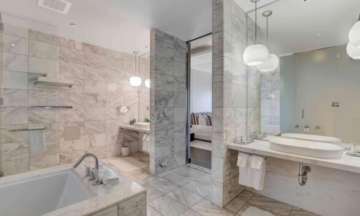 Las Vegas Condo | Penthouse at the Palm Place/Ski View of the Las Vegas strip/Jacuzzi