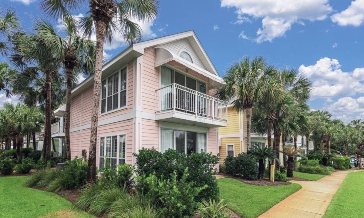 Crystal Shores House | Pink Beach View Entire Home - Top & Bottom Units - 3 Min Walk to Beach