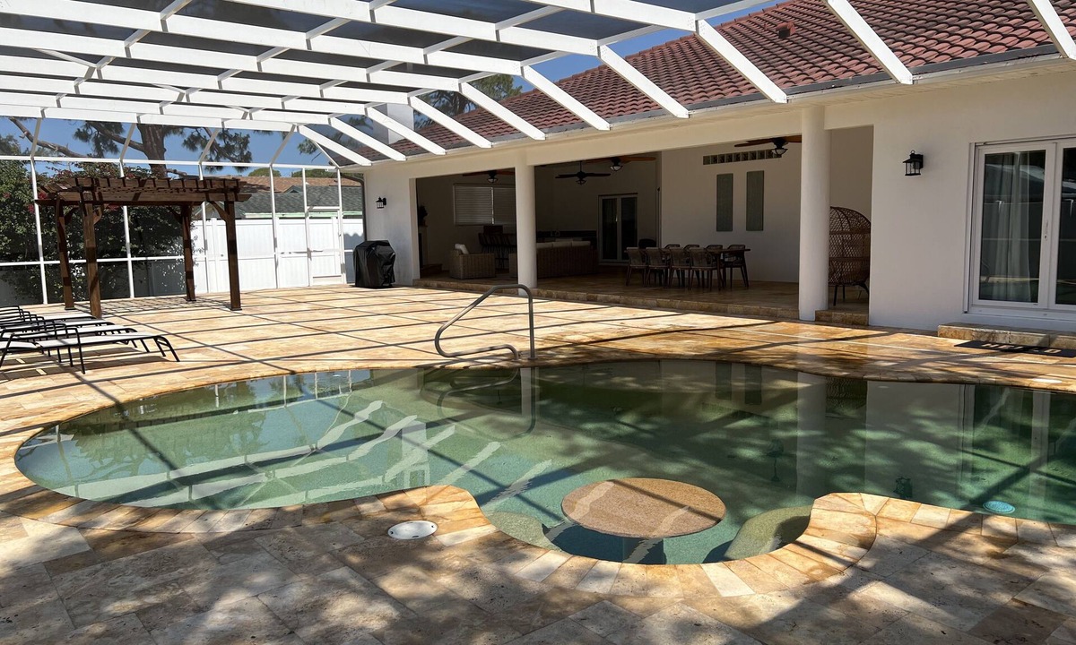 Vamo House | Pool house close to beaches, restaurants and amusement park