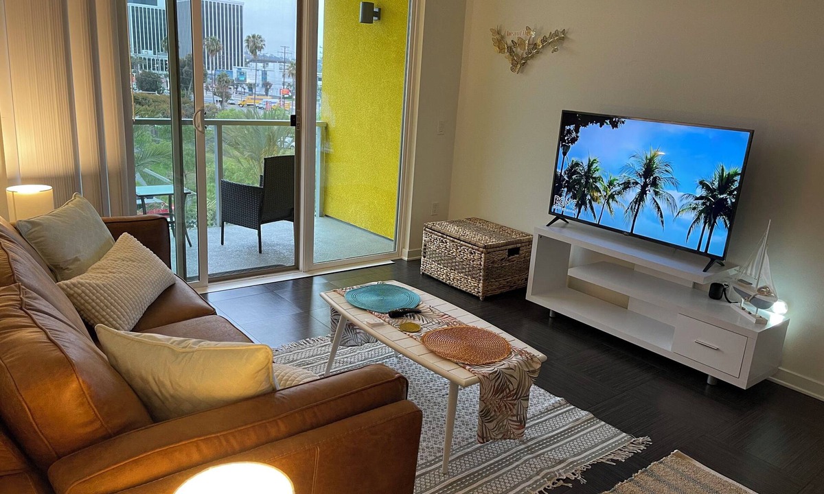 Culver - West Apartment | Pool view breathtaking Studio in heart of Marina Del rey free parking