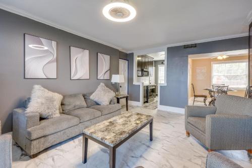 Southbank House | Poolside Fun! Waterfront Gem Near San Marco Square