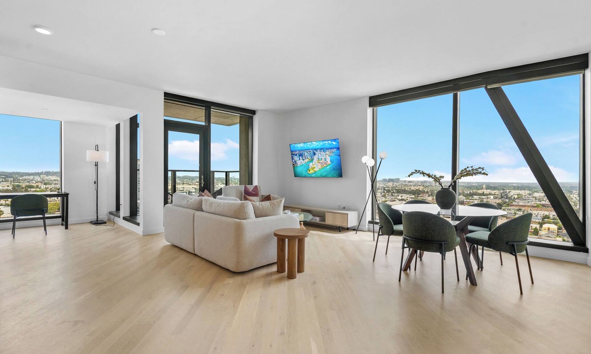 Little Armenia Apartment | Prime Hollywood Luxury - 2BR Modern Apt - Rooftop Pool & Gym