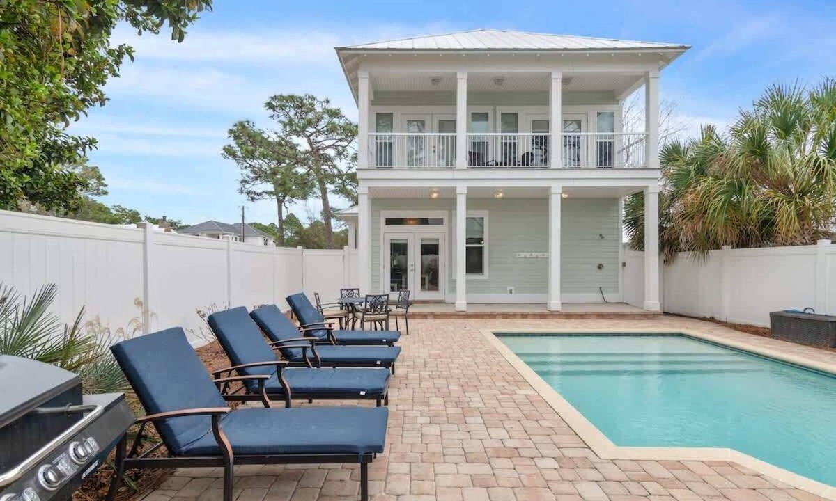San Juan House | Private Heated Pool ,4 Bikes, Steps to the Beach!