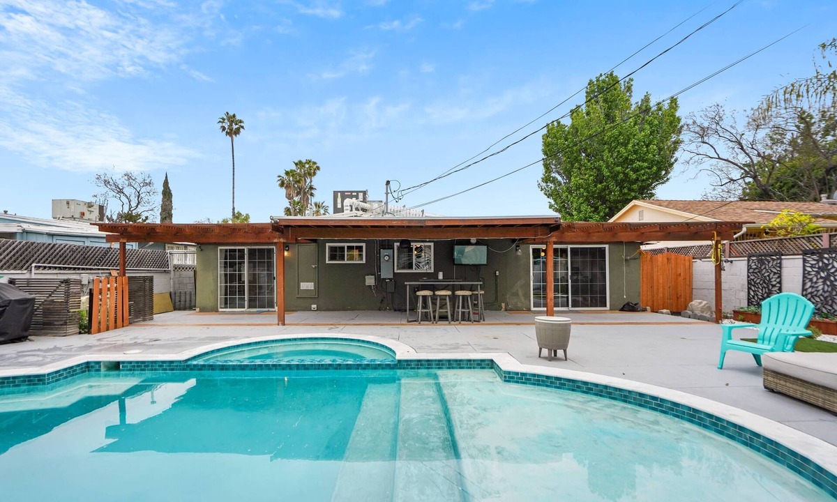 Valley Glen House | Private Pool and Dog Friendly Near Universal Studios