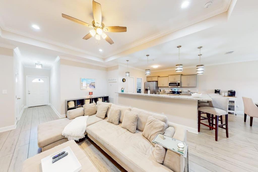 Navarre House | Private snowbird-friendly home with enclosed yard patio grill & washer-dryer
