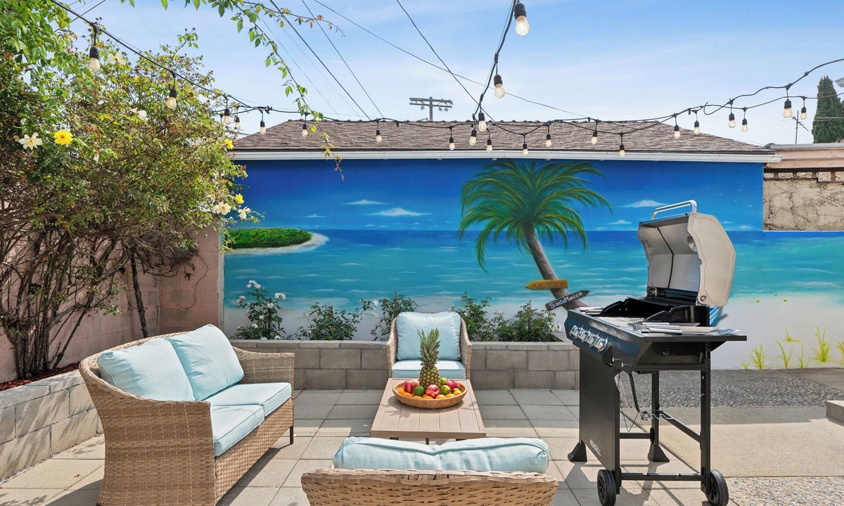 West Los Angeles House | Quiet Retreat by Santa Monica: Beach and Airport 10 minutes away