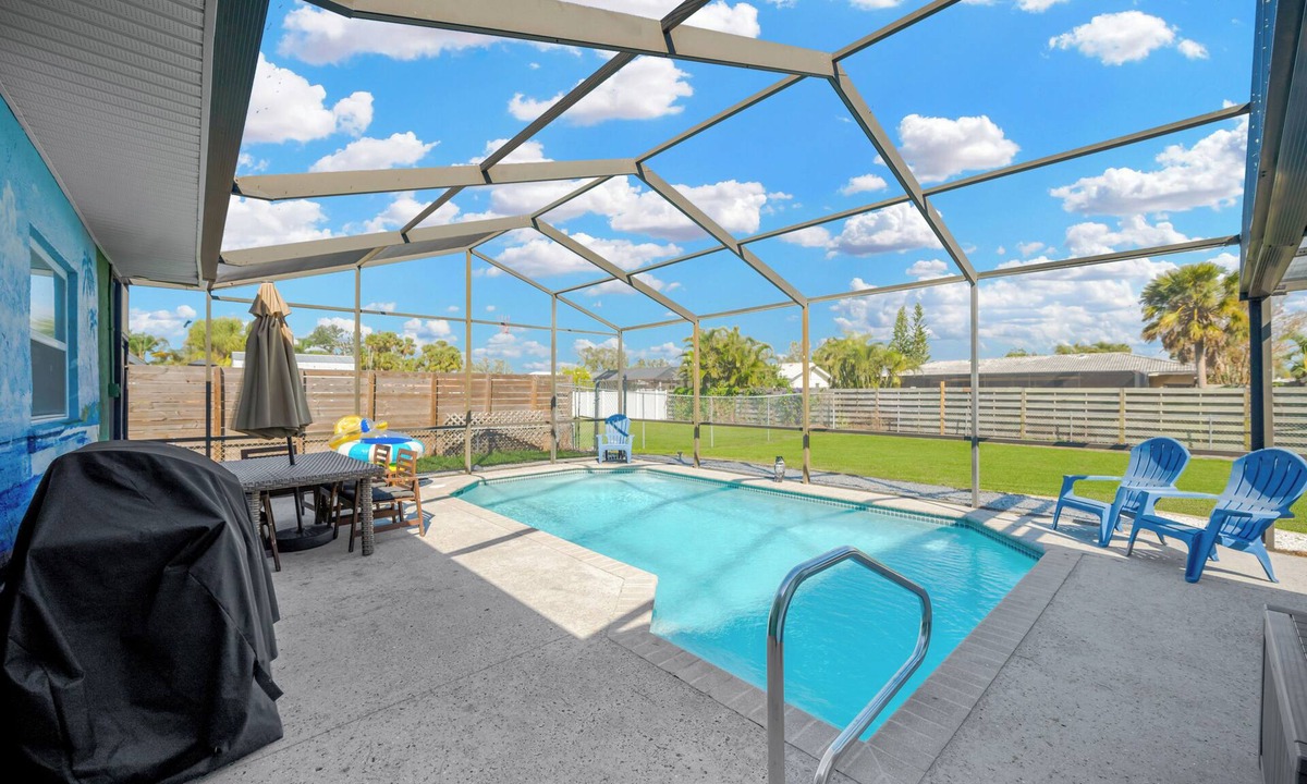Gulf Gate Estates House | Ranch w/Heated Pool & Large Fenced Yard Near Beach!