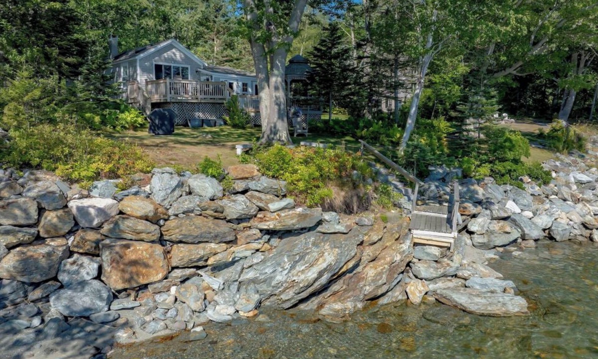 Blue Hill Cottage | Raven's Nest Cottage - Oceanfront Views, Quiet Privacy, Down East Charm