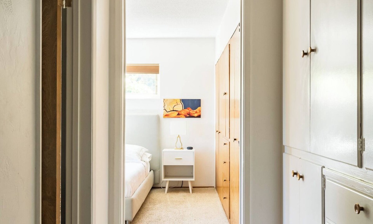 Point Loma Heights Apartment | Red Hawk Coastal Estate Guest Suite