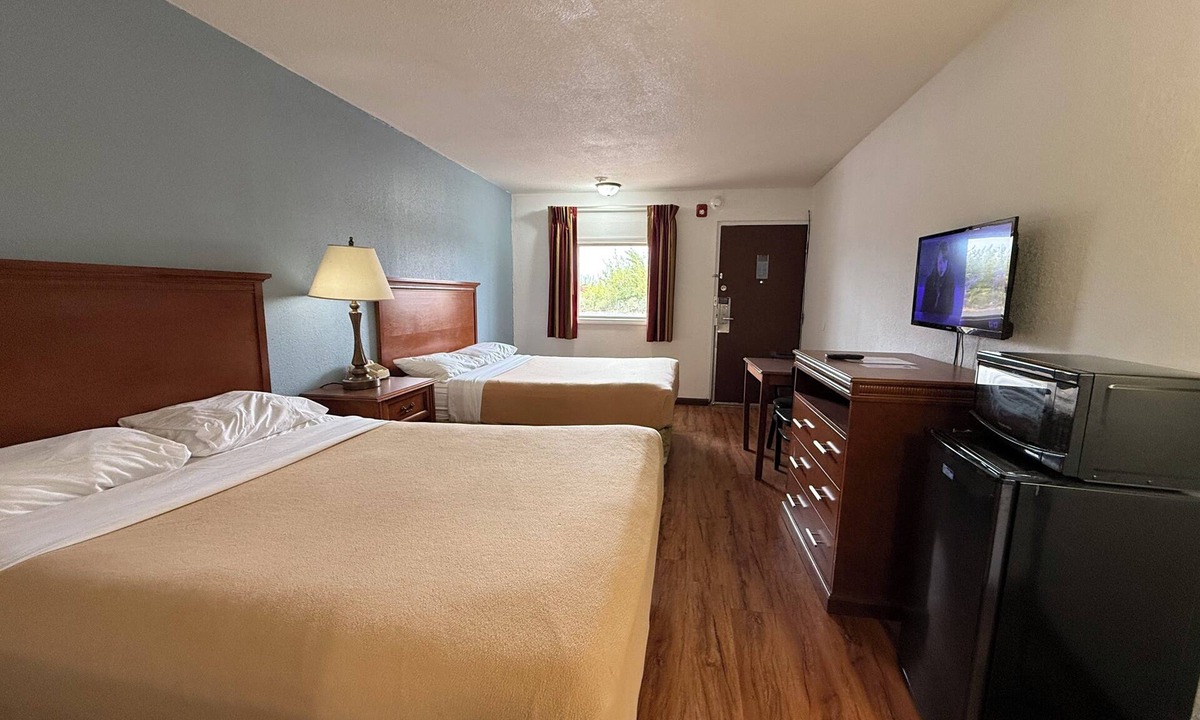 Mattoon Hotel | Relax Inn & Suites