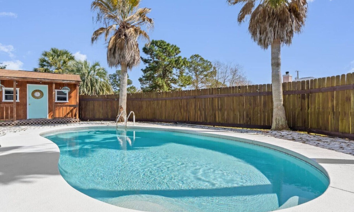 Navarre House | Relaxing 3BR Oasis with Pool – 5 Miles to Beach!