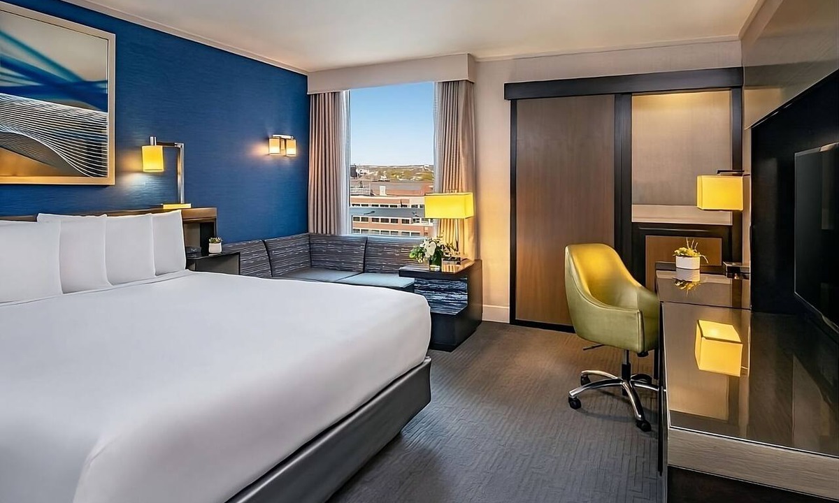 East Cambridge Hotel | Relaxing Stay Near Harvard, Indoor Pool, Pet-Frien
