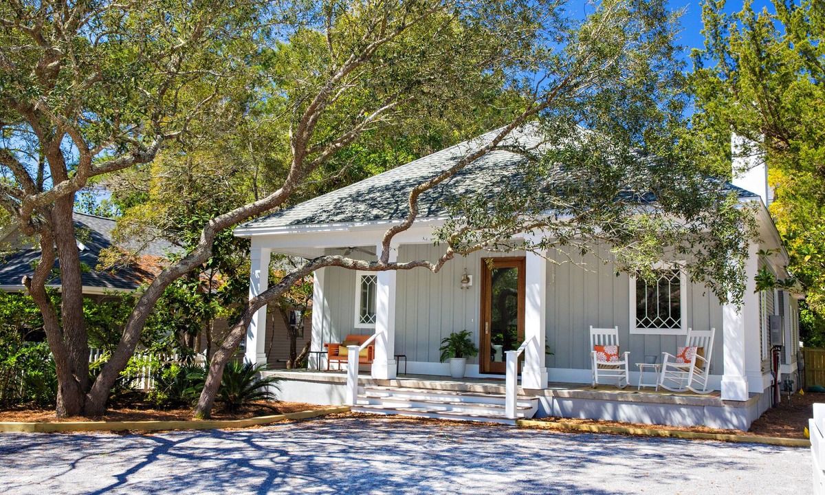 Grayton Beach House | Remodeled +5 min to PUBLIC BEACH +Heated Pool +Bikes +3 bedrooms on 1st floor