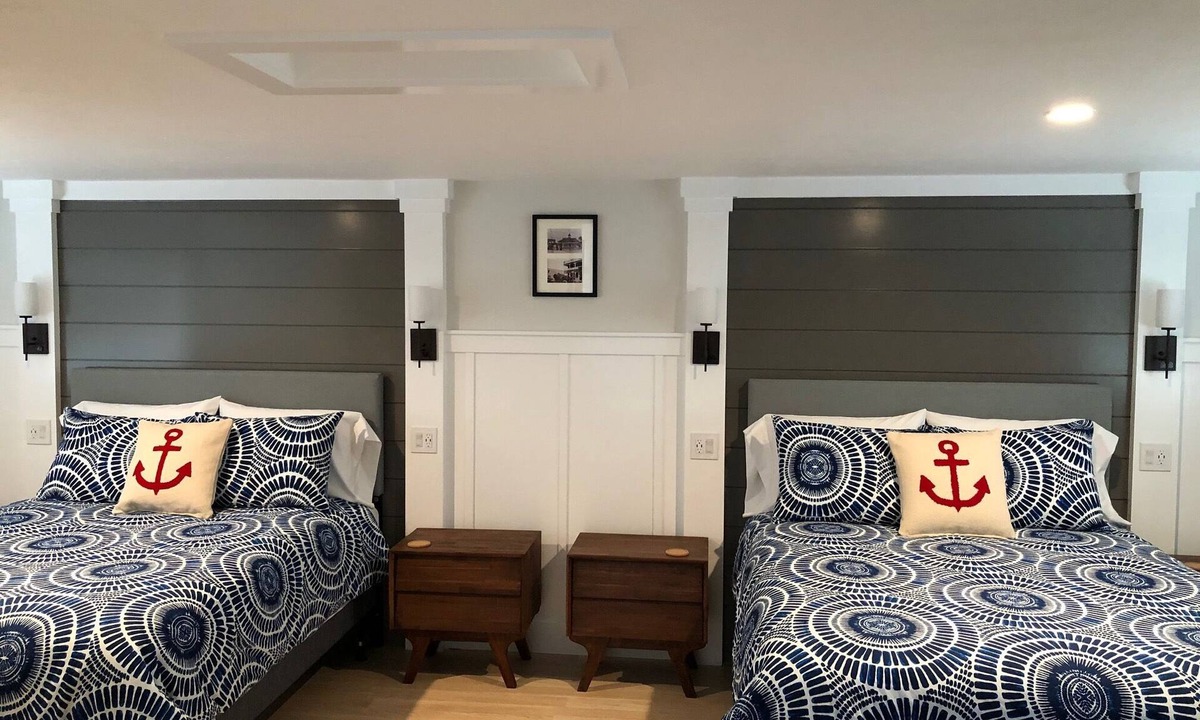 Balboa Island Cottage | Reserved Parking, Rooftop Deck, HVAC Steps to Bay Beach & Shops