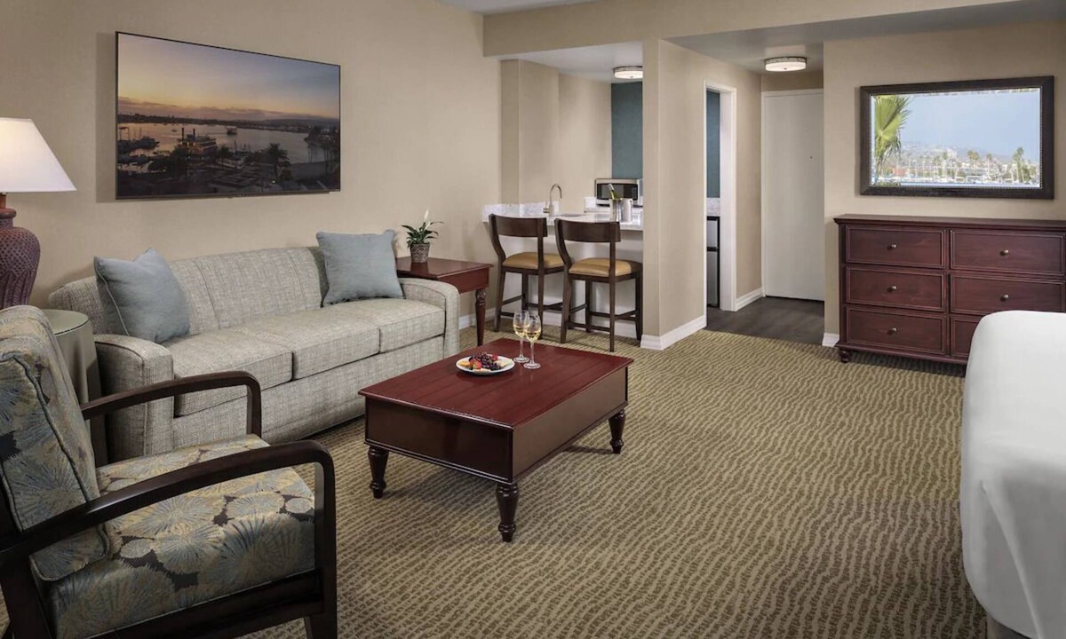 Central Mission Beach Hostel | Resort Studio King, Bahia Resort Hotel, Private Beach, Heated Pool, Mission Bay